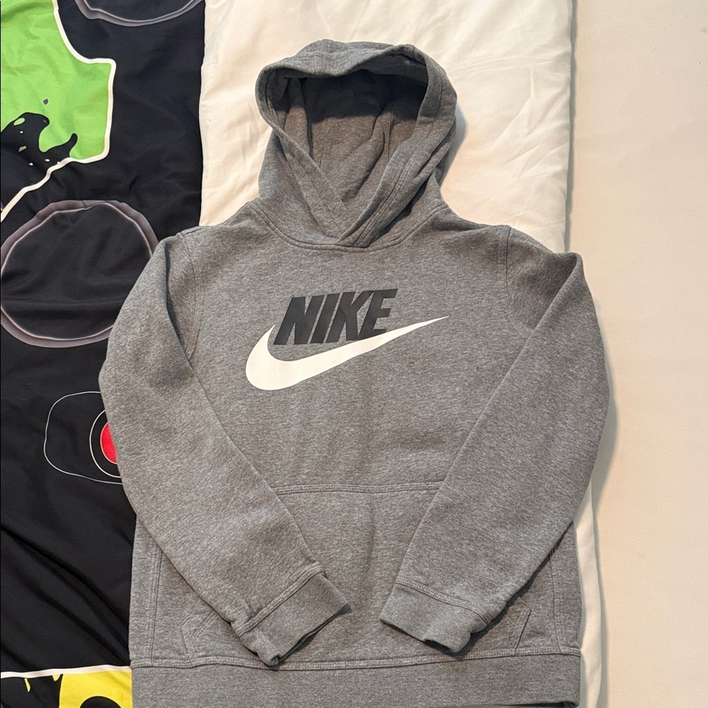 Nike Men's Gray Hoodie